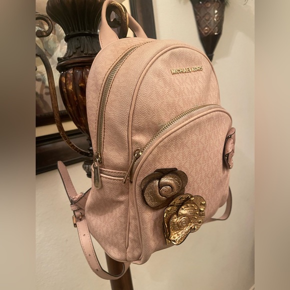 Michael Kors please check all picture of condition - Picture 4 of 17